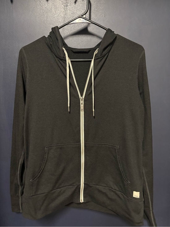 Vuori Tops - Vuori Halo Performance Hoodie 2.0 in Classic Black